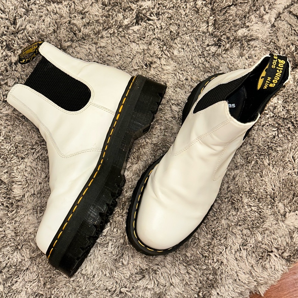2976 SMOOTH LEATHER PLATFORM CHELSEA BOOTS size 12